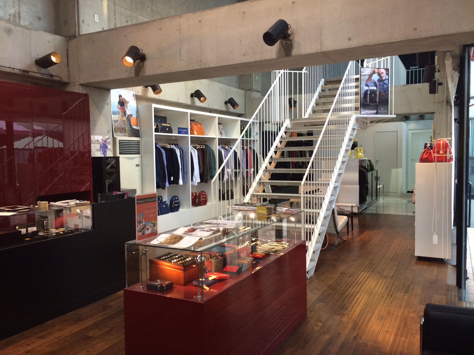 アパレルショップ（ポルタロッサ）